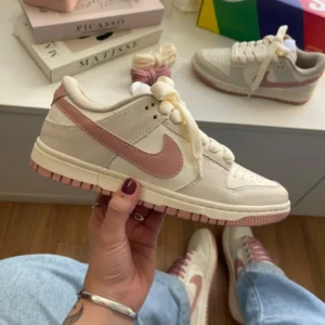 Tênis Nike SB Dunk Low Feminino