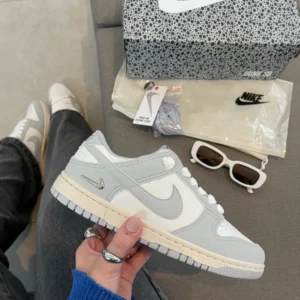 Nike SB Dunk Low SH Feminino