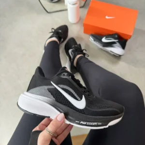 Tênis Nike Revolution 8